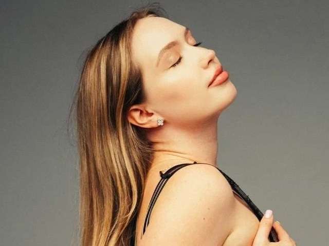 NICOLE4 free sexy photo