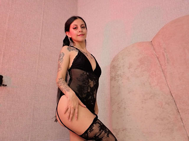 YLIRIA free sexy photo