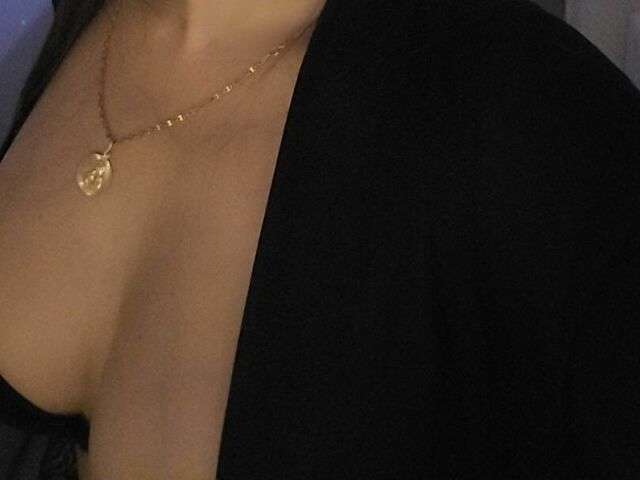 ANNIEXKISS free sexy photo