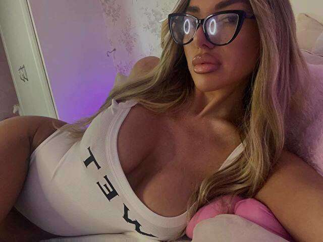 CLARAHAZEL free sexy photo