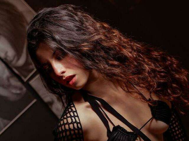 LOLAMUSTAINE free sexy photo