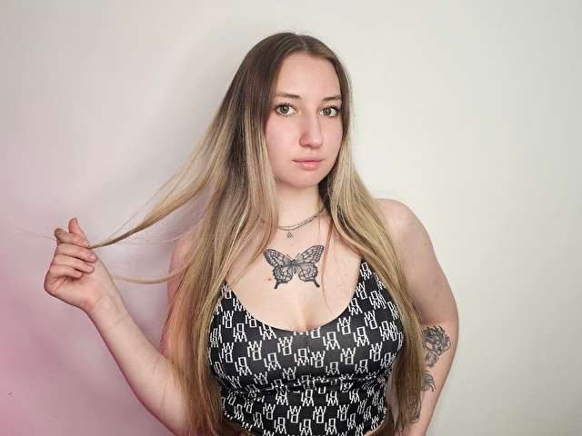 BLONDYJOLLY free sexy photo