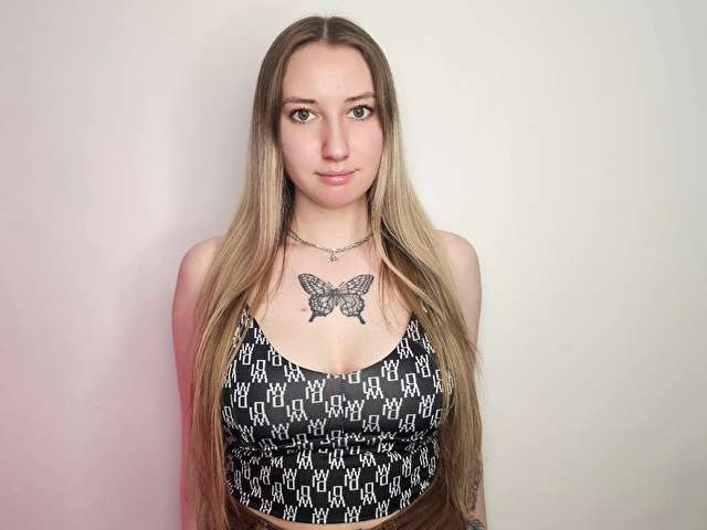 BLONDYJOLLY free sexy photo