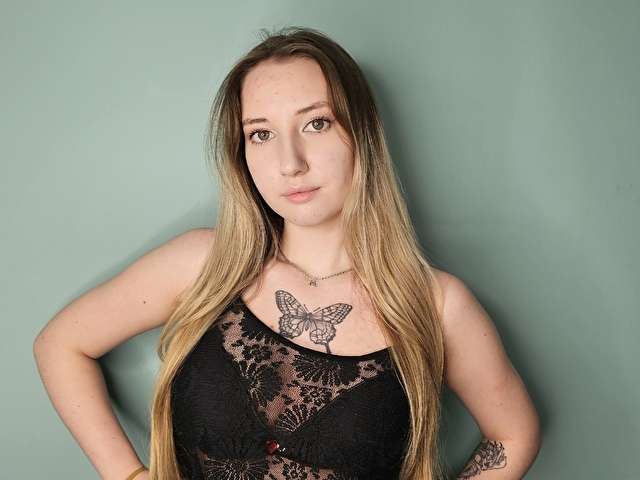 BLONDYJOLLY free sexy photo