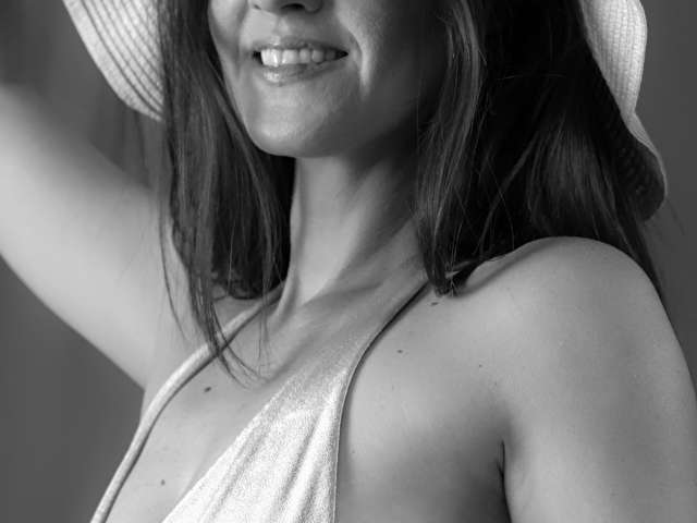 LARADONAVAN free sexy photo