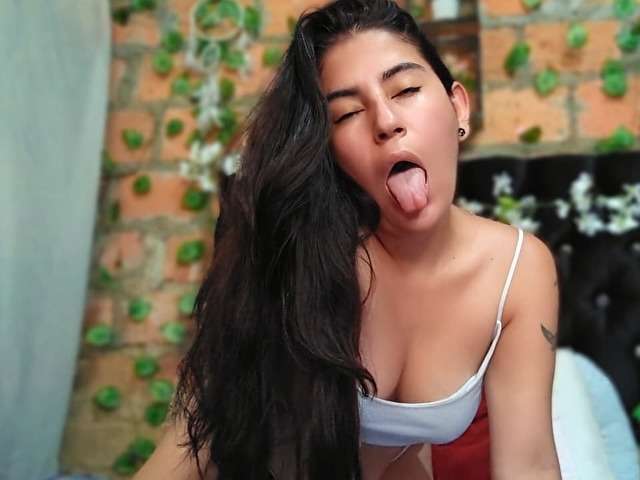 KENIAWALKER1 free sexy photo