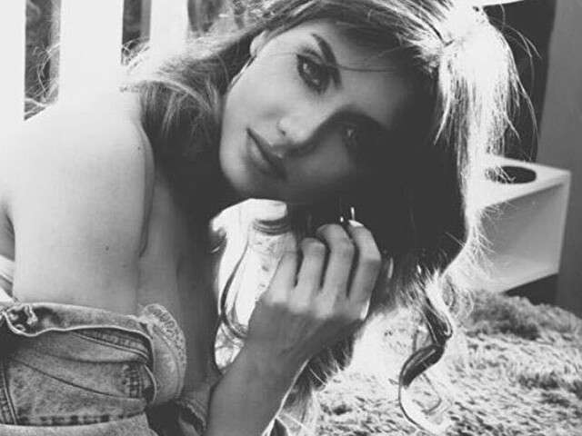 VANESAMONT free sexy photo