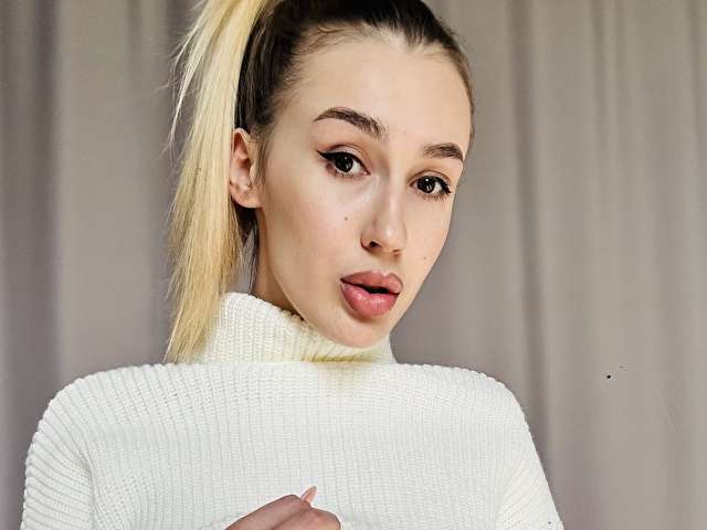 TOXICDOLLKIS free sexy photo