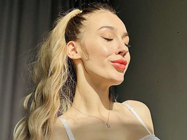 TOXICDOLLKIS free sexy photo