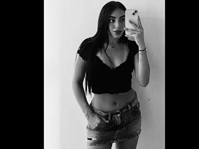 ZHYRA free sexy photo