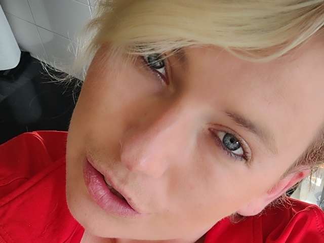 MYSTERYWOMAN free sexy photo