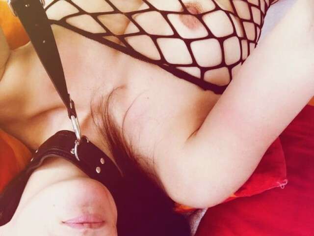 LINSEYSQUIRT free hard sexy photo
